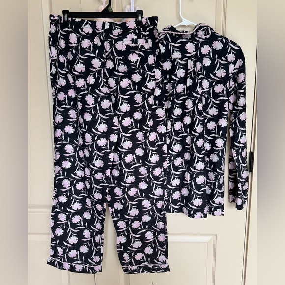 Victoria's Secret Pajamas Women's Small 2 Piece Sparkly Carnations on black - Picture 2 of 15